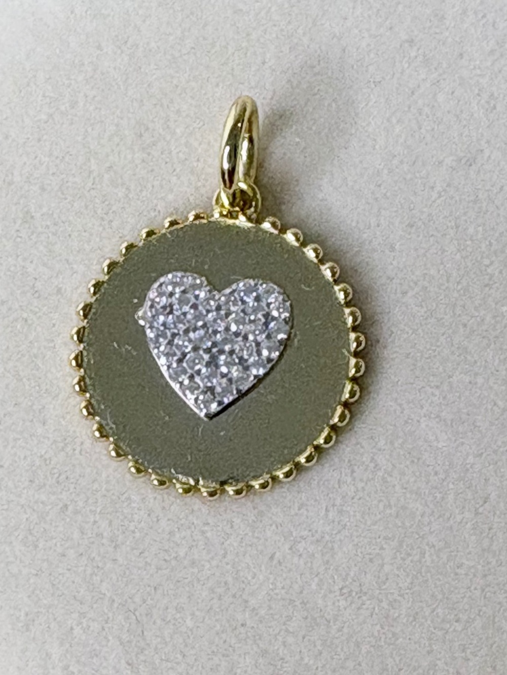 Round Yellow gold Pavè heart cz diamonds charm pendant